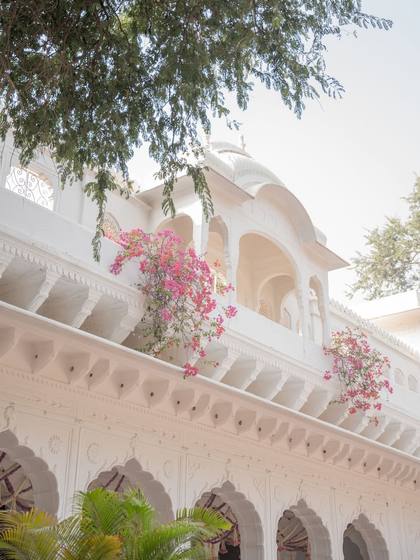 Floral detail — wedding decor — Alila + Samode Jaipur